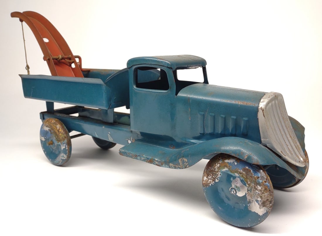 Turner Pressed Steel Tow Truck / Wrecker: Vintage, 1930s, blue and red pressed steel toy tow / wrecker truck by Turner. Shovel nose grill with red boom. Surface rust present in spots.