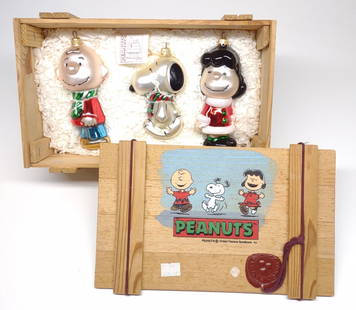 Kurt Adler Peanuts Glass Christmas Ornaments & Box: 3 vintage Kurt Adler Peanuts series figural glass christmas tree ornaments w/ original wooden crate. From the Kurt Adler polonaise collection, Includes Charlie Brown, Snoopy, & Lucy van Pelt. All in e