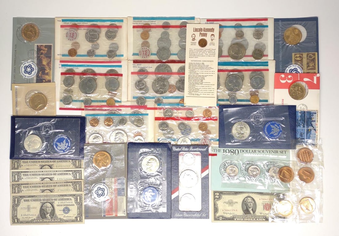 1970s US Mint Uncirculated Coin Sets & Notes (1 of 17)