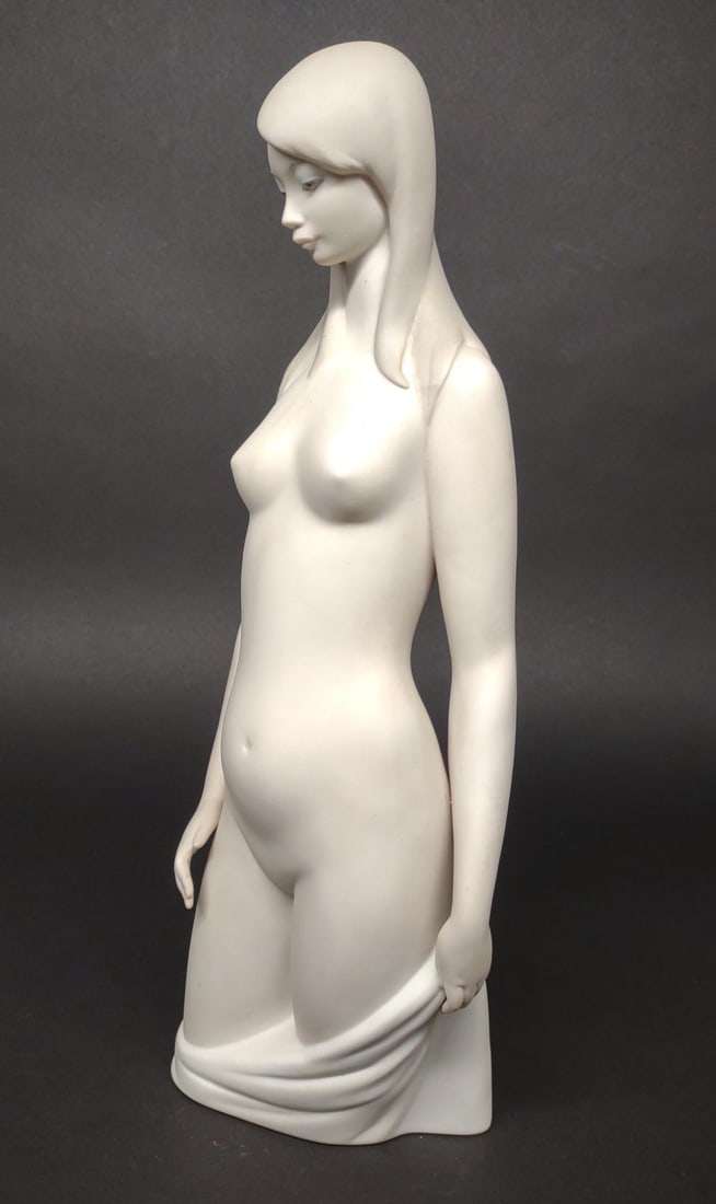 Lladro Nude Torso In White Figure #4512: Lladro porcelain figurine of nude lady, #4512, Torso in White, Good condition with no chips or cracks, stands 13" tall.In-house International shipping NOT available for this item. UPS third party or p