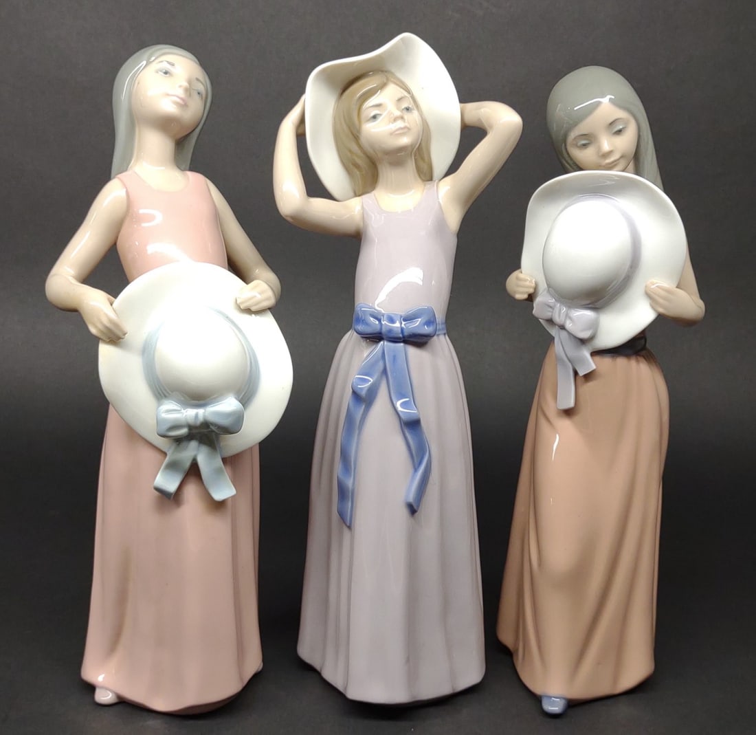 3 Lladro Sun Hat Girl Figures (#5011, 5007, 5008): 3 Lladro porcelain figurines including #5011 Coy girl, #5007 Bashful girl w/ straw hat, #5008 The Dreamer. All are in good condition, no chips or cracksIn-house International shipping NOT available fo