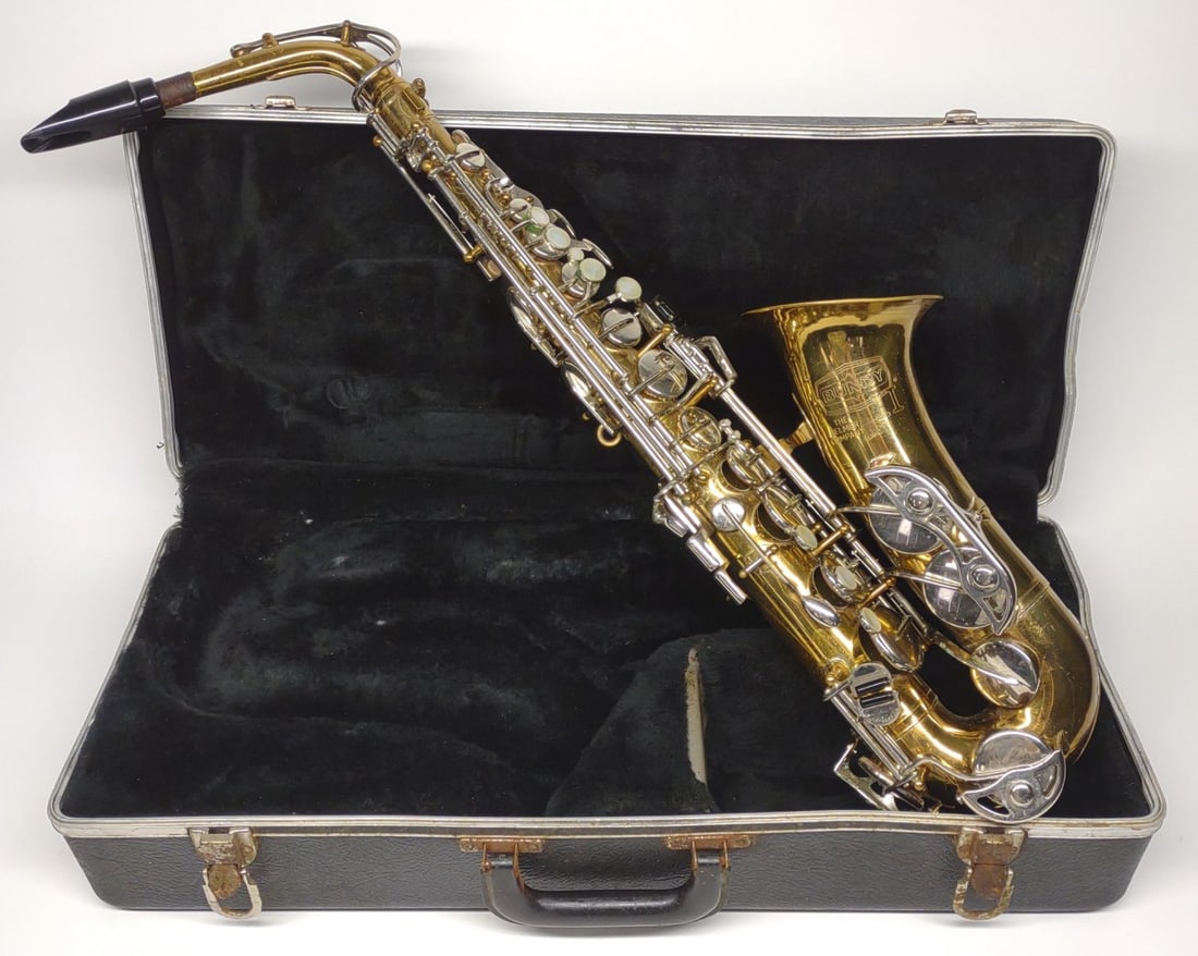 Vintage Selmer Bundy II Alto Saxophone w/ Case (1 of 12)