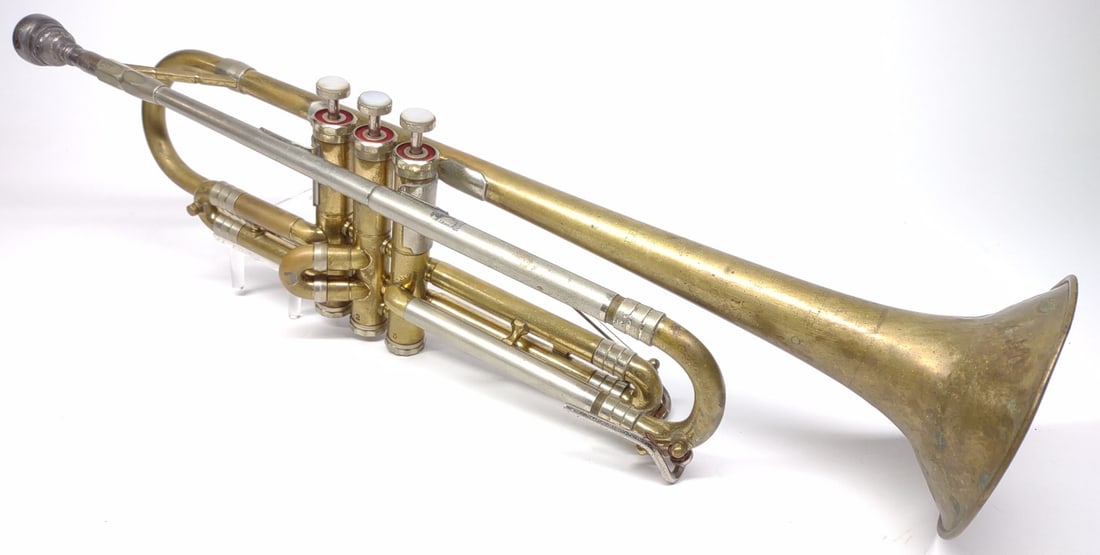 Vintage Getzen Deluxe Model 90 Trumpet (1 of 10)