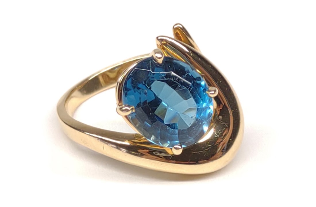 14K Yellow Gold Blue Topaz Ring (sz 7) (1 of 8)