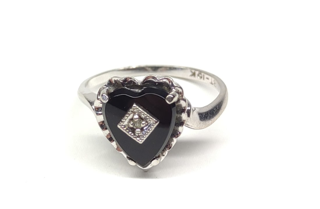 10K White Gold Onyx Heart Ring w/ Diamond (sz 6): A vintage, 10 karat white gold ring with heart shaped onyx and single diamond. Band is marked "BT-10K". Tested for purity. Ring size: 6. Total Weight: 1.87 grams.