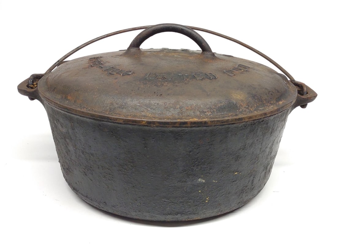 Griswold #9 Cast Iron Dutch Oven w/ Lid (LBL) (1 of 9)