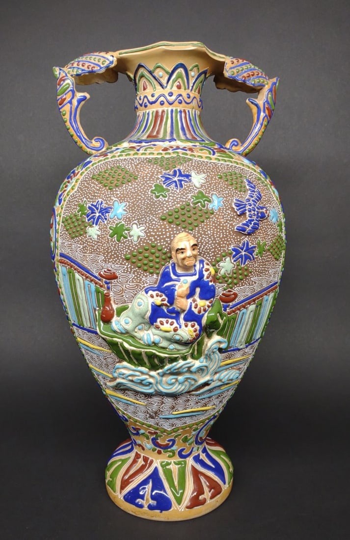 16" Japanese High relief Moriage Satsuma Vase (1 of 11)