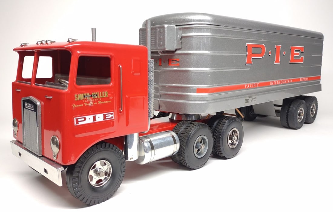Smith Miller Custom Kenworth PIE Truck & Trailer (1 of 10)