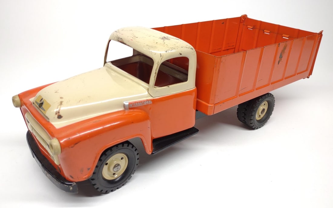 Tru-Scale IH Farm Truck w/ Grain Body Toy (1 of 8)