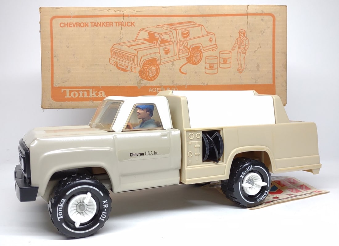 Tonka Chevron Tanker Truck w/ Original Box (1 of 11)