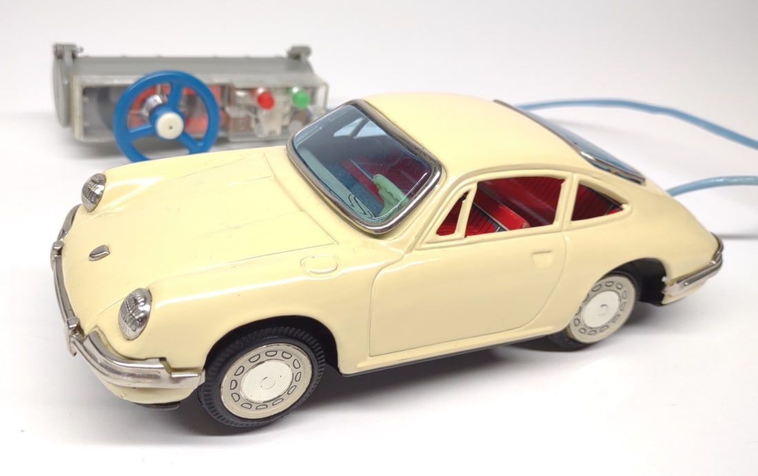Bandai Japan Battery Op Porsche 911 Tin Toy Car (1 of 13)