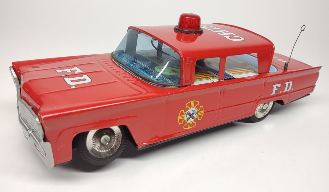 Vintage Japan Fire Chief Battery Op Tin Toy Car (1 of 9)