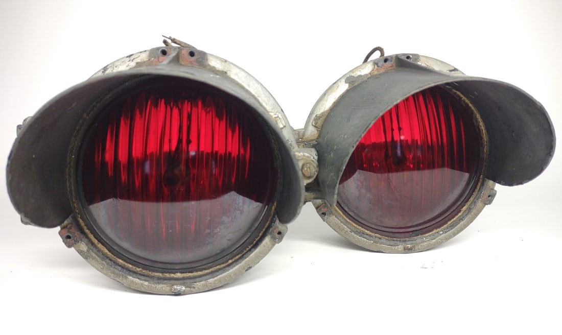 2 Railroad Signal Lights (General Railway Signal) (1 of 9)