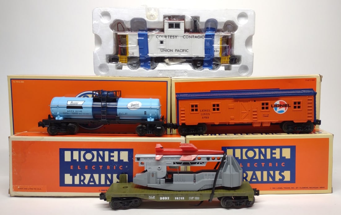 (4) Lionel Trains in Boxes (1 of 12)