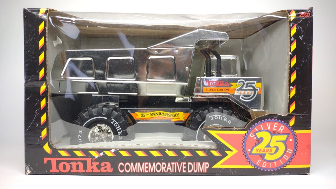 Tonka 25 Year Commemorative Dump Truck In Box (1 of 10)