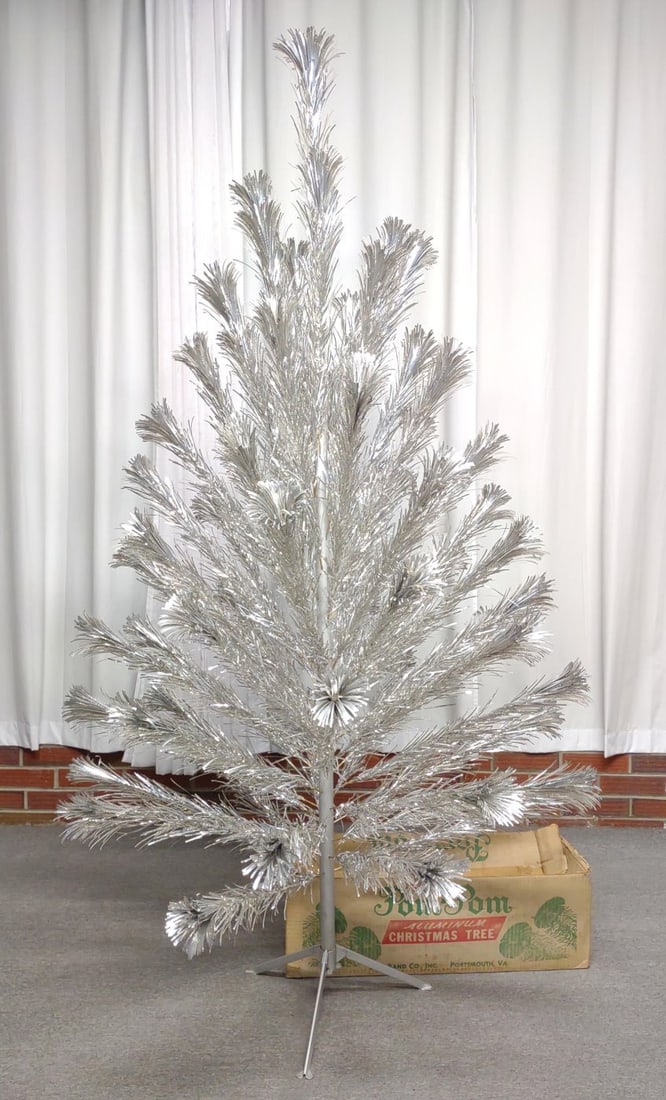 Vintage 6' Pom-Pom Aluminum Christmas Tree w/ Box (1 of 10)