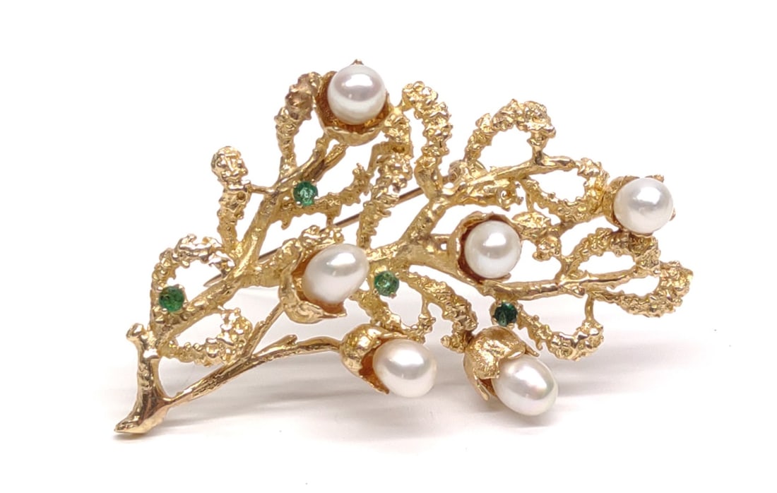 14K Gold Emerald & Pearl Freeform Branch Brooch: A vintage 14 karat yellow gold, emerald, and pearl freeform tree branch brooch / pin. Unmarked. Has been tested for gold purity. Total Weight: 14.94 grams.