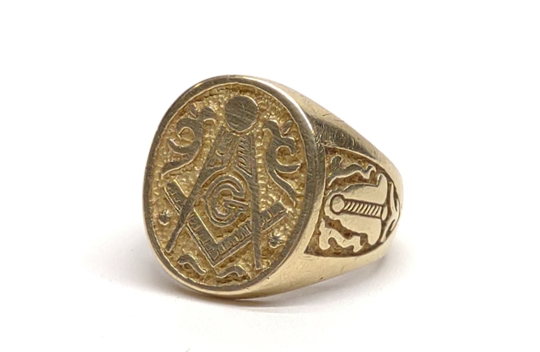 10K Gold Masonic Signet Ring (sz 10) (1 of 7)
