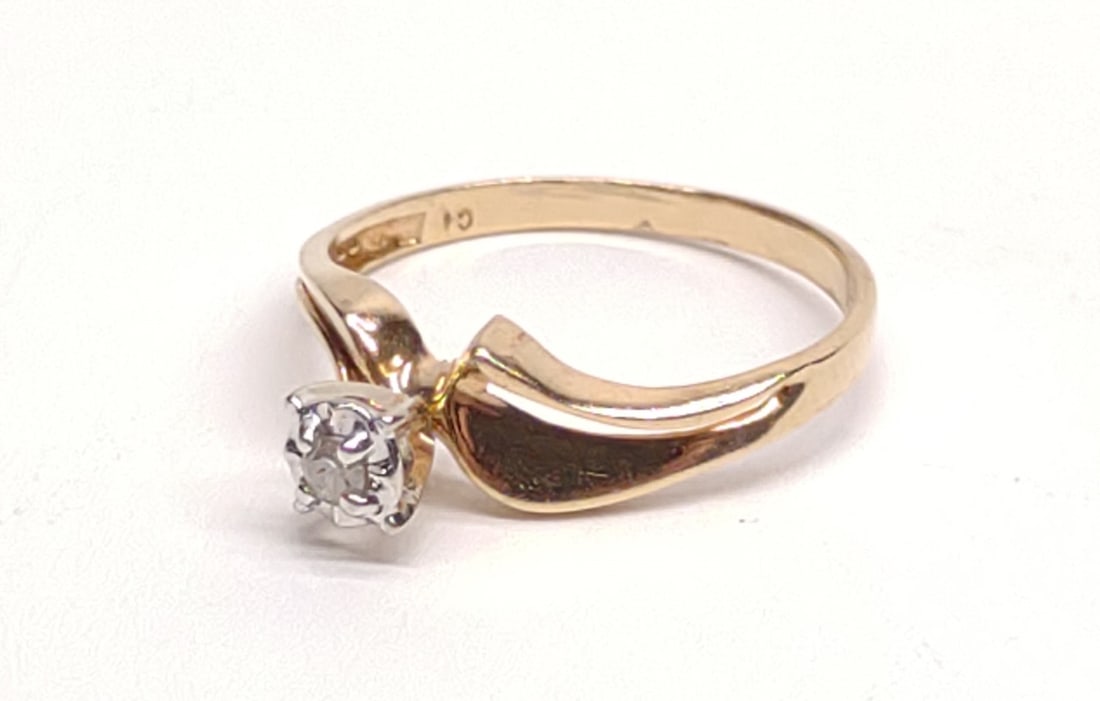 10K Yellow Gold Diamond Solitaire Ring (sz 7) (1 of 7)