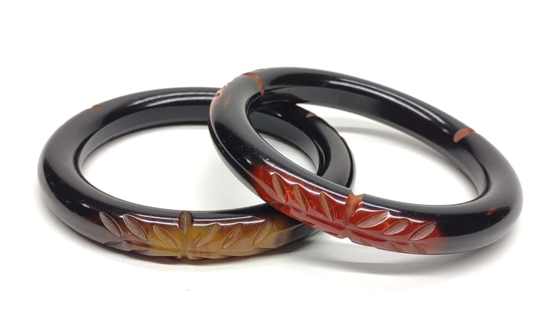 2 Vintage Carved Bakelite Overdye Bangle Bracelets (1 of 5)