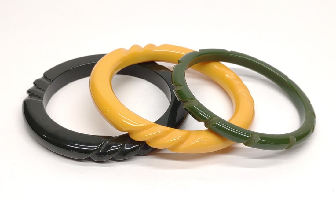 3 Vintage Carved Bakelite Bangle Bracelets (1 of 6)