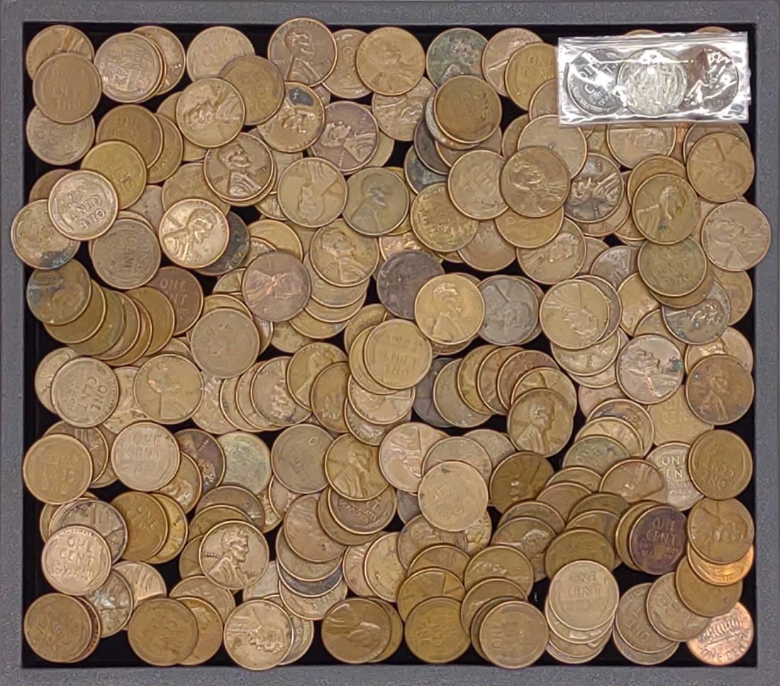 235 Wheat Pennies: Approximately 235 US wheat penny coins. Includes (232) wheat pennies, and (3) steel pennies. FV: $2.35