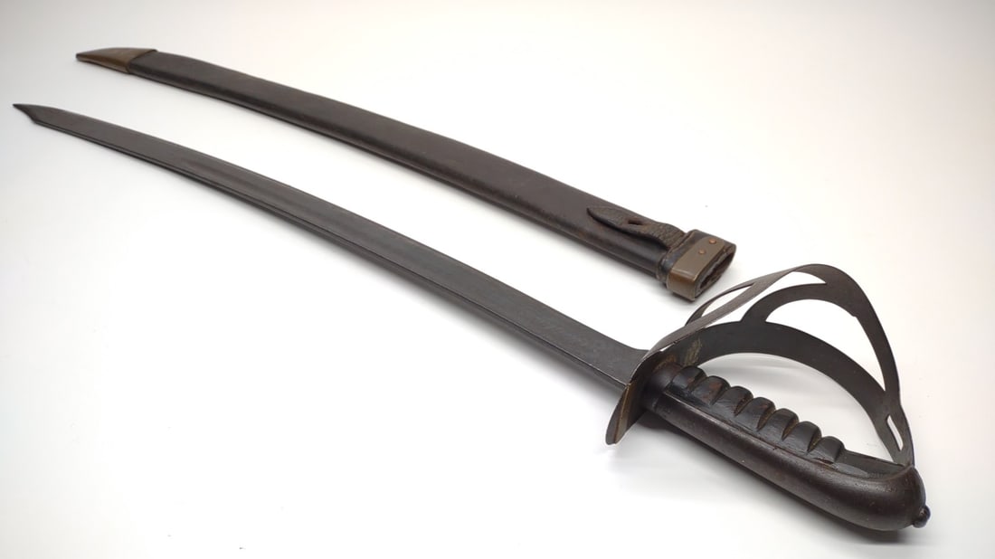 WW2 Dutch Klewang Naval Cutlass & Scabbard (1 of 14)