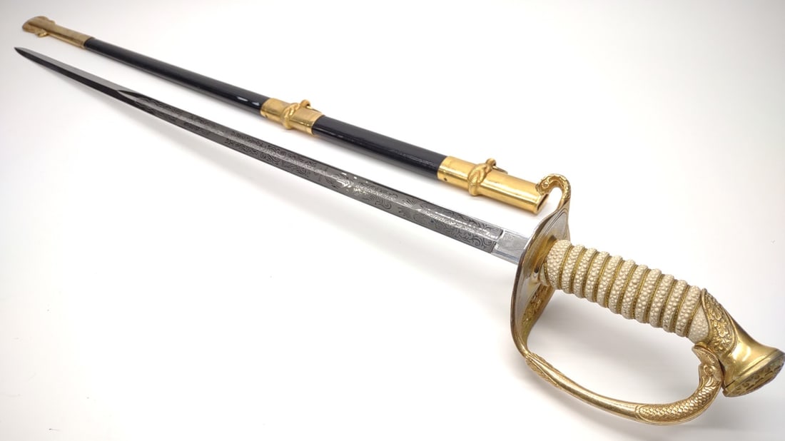 US Navy Officers Ceremonial Dress Sword & Scabbard (1 of 13)