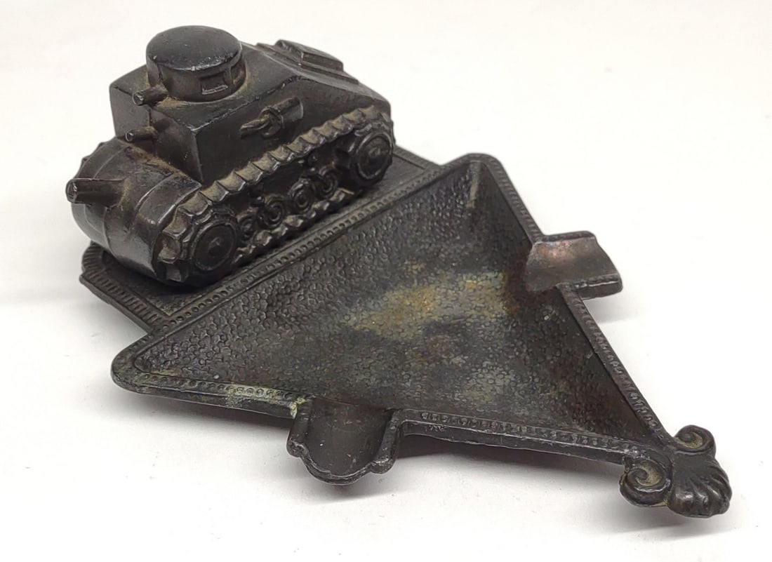US WWI M1917 Model Metal Ashtray: Antique WW1 US M1917 style model tank with triangular shaped metal ashtray base. Ashtray measures approximately 5" x 4" x 1.75".