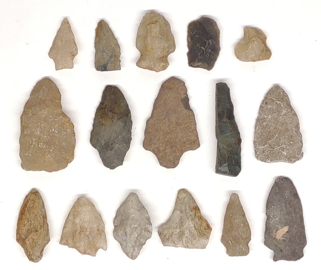 16 Native American Arrowheads / Stone Points (1 of 7)