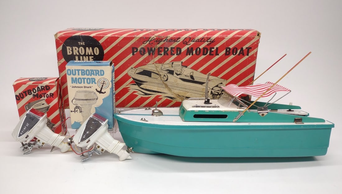 Vintage Japan Battery Op Boat w/ 2 Outboard Motors (1 of 13)