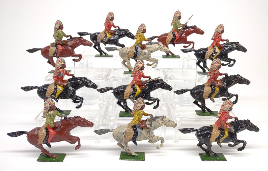 11 Britains North American Indians Lead Soldiers (1 of 12)