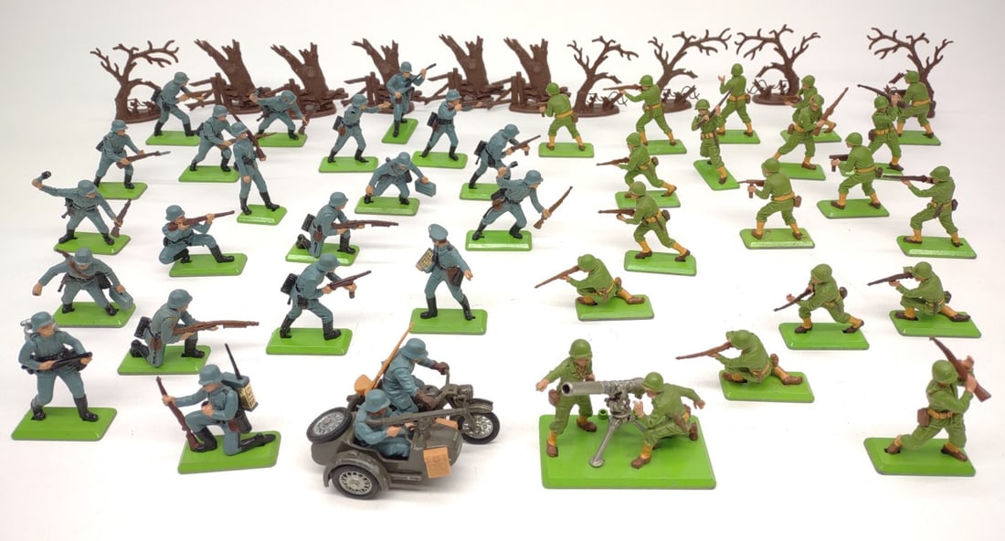 WWII German & American Deetail Toy Soldiers Set (1 of 16)