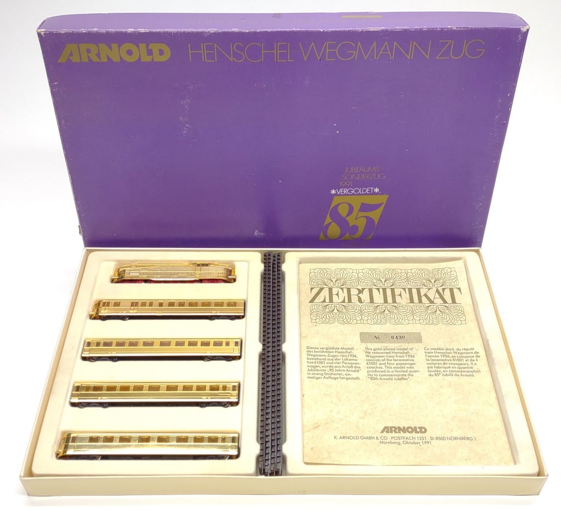 Arnold 0173 Henschel-Wegman Gold Plated Train Set (1 of 5)