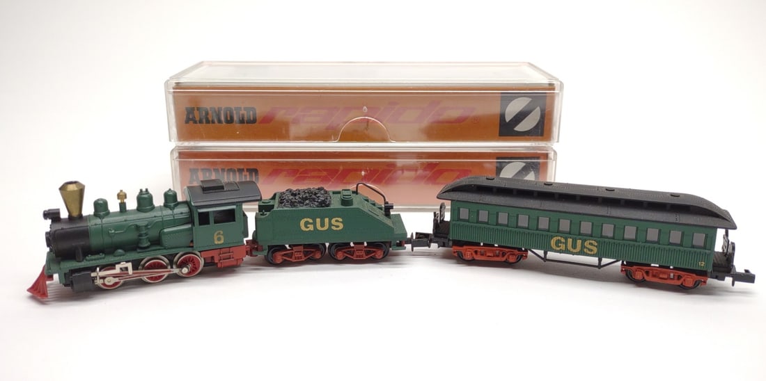Arnold #0226 Locomotive w/ #0363 Passenger Car (1 of 7)
