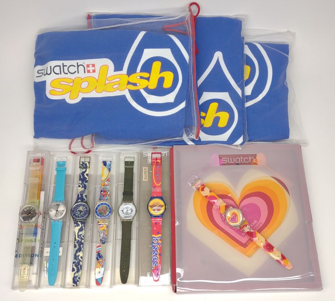 7 Swatch Swiss Made Wrist Watches w/ T Shirts: 7 Swatch Swiss made wrist watches and 3 Swatch T-Shirts. Swatch's include GG111 "Crash" with case, GKM155 "Tin Toy" with case, Skin Olive Green Womens Swatch with case, GN181 "Kiss" with original case
