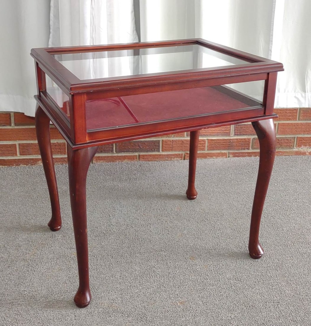 Queen Anne Style Lift Top Glass Display Case (1 of 10)