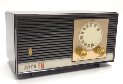 Vintage Zenith D720 FM Tube Radio (works)