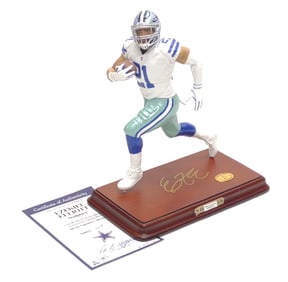 Dallas Cowboys Ezekiel Elliott Football Figurine