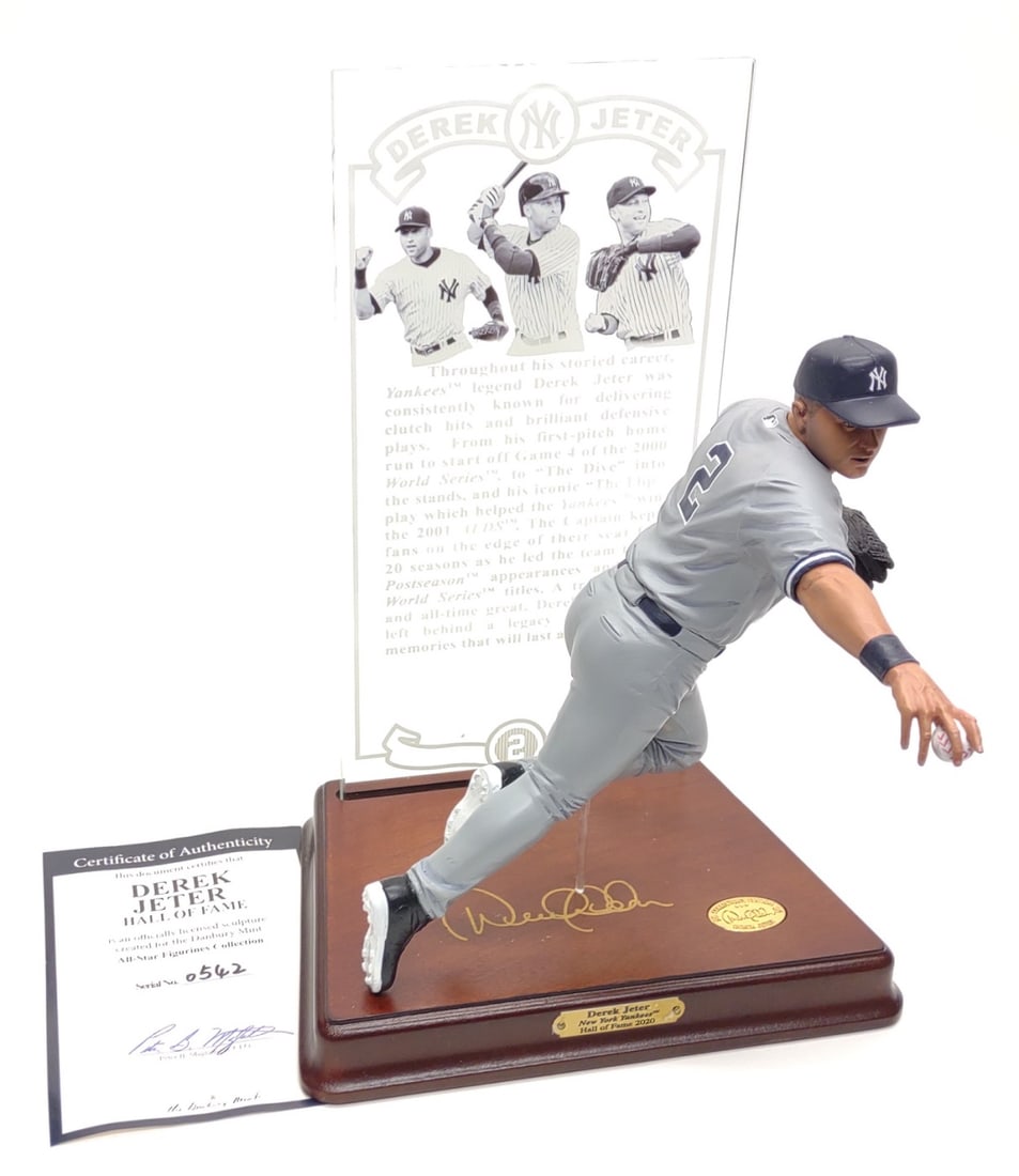 Yankees Derek Jeter Baseball Player HOF Figurine (1 of 8)
