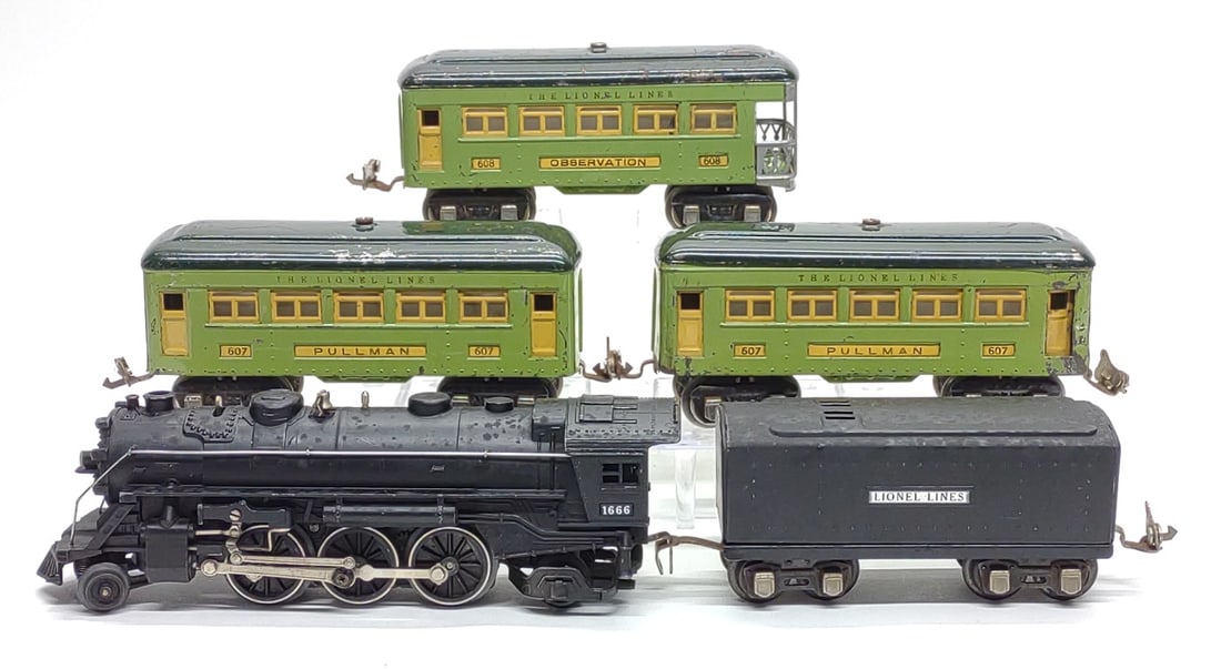Pre-war Lionel Pullman Cars & 1666 Loco Train Set (1 of 10)