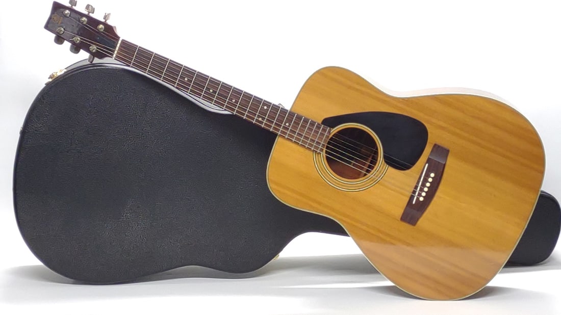 1970s Yamaha FG-160-1 Acoustic Guitar w/ Case (1 of 15)