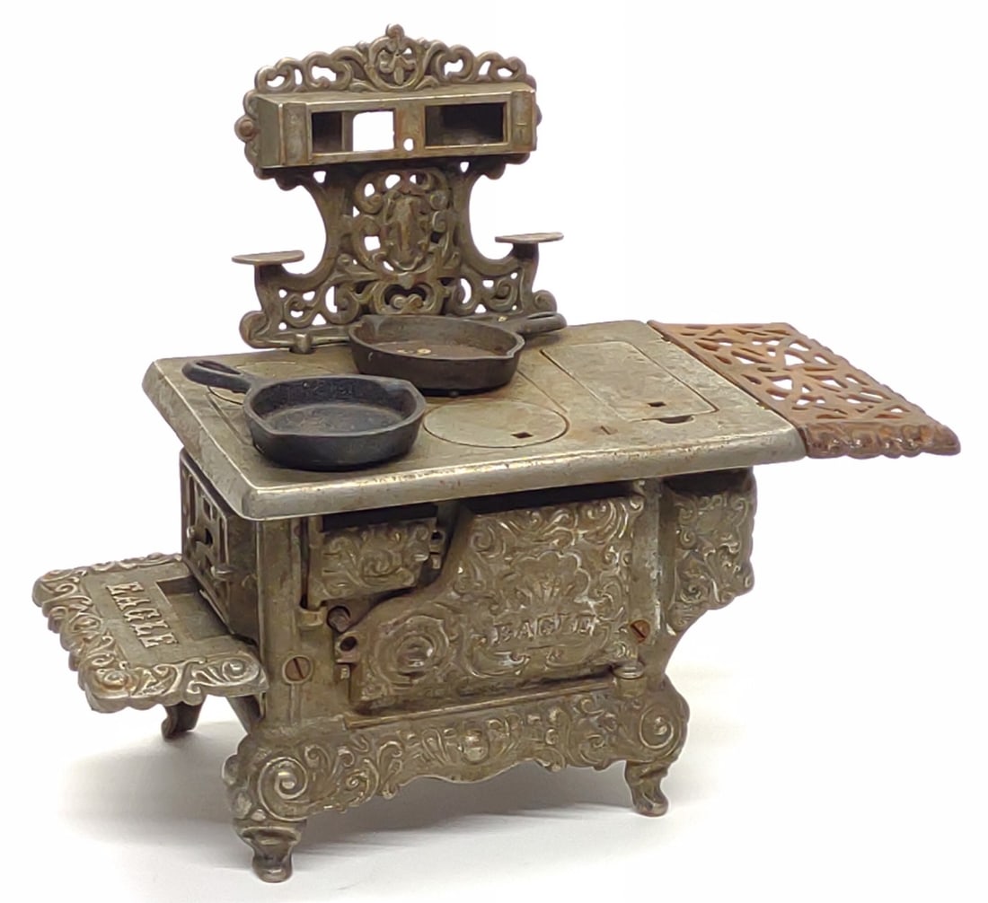 Antique Hubley Cast Iron Eagle Sample Stove Toy (1 of 9)