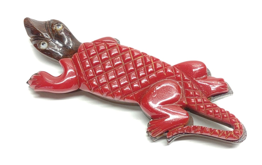 Vintage Bakelite Carved Lizard Brooch Pin (1 of 6)
