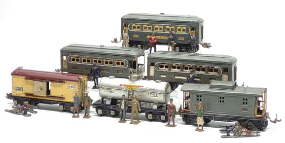 6 Pre-war Lionel Train Cars w/ 16 Lead Figures