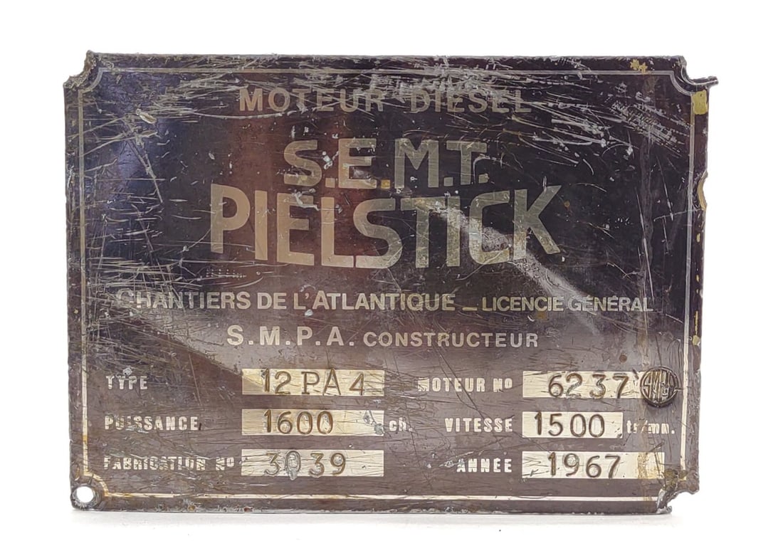 SEMT Pielstick PA4 Diesel Locomotive Engine Plate: Vintage 1967 French CC7200 diesel locomotive S.E.M.T. Pielstick PA4 diesel engine builder's ID plate. Plate marked "12PA4 No.6237". Browse our current auction for many more railroad collectibles. Meas