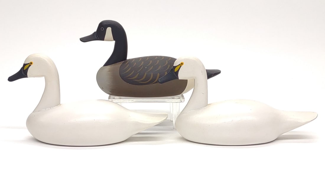 3 Roger Urie Miniature Canada Goose & Swan Decoys (1 of 6)