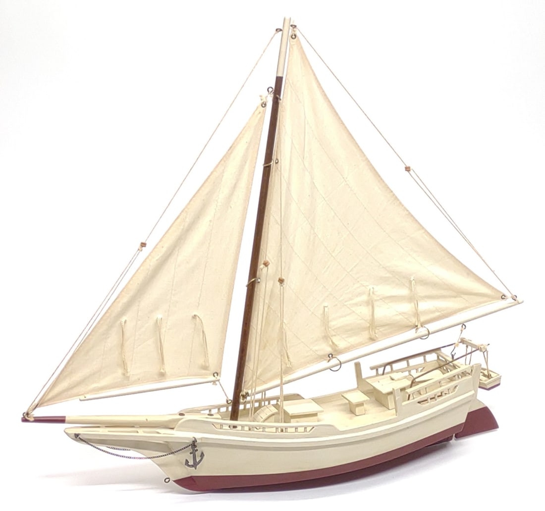 Chesapeake Bay Skipjack Scale Model Sailing Ship (1 of 8)