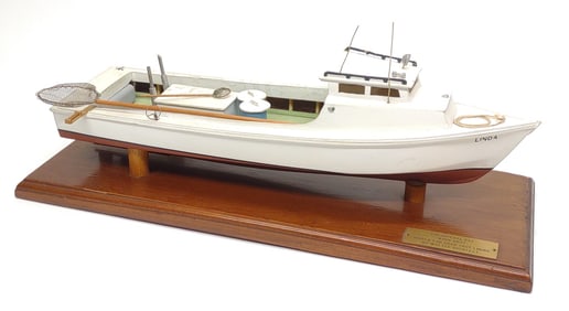 Chesapeake Bay Deadrise Workboat Model Boat