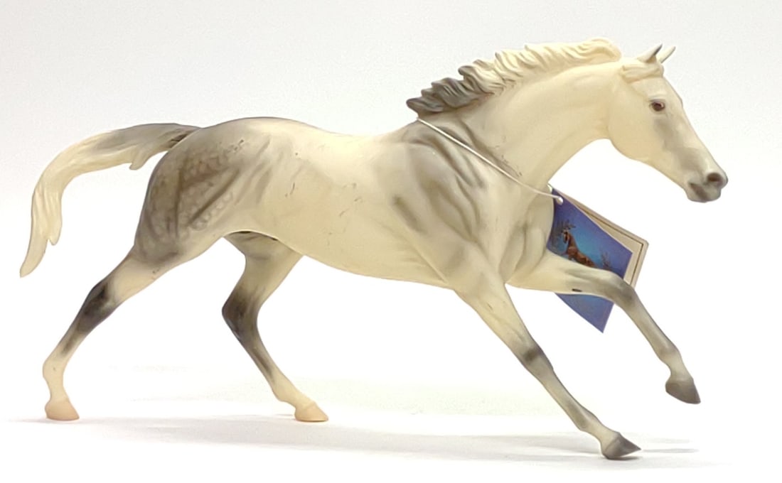 2002 Breyer Mint Julep Limited Edition Model Horse: 2002 Breyer Mint Julep Limited Edition model horse toy. Model is one of 1500 made. Includes hang tag. Bottom marked with Susan Carlton Sifton signature. Breyer makers mark located on inside of back le